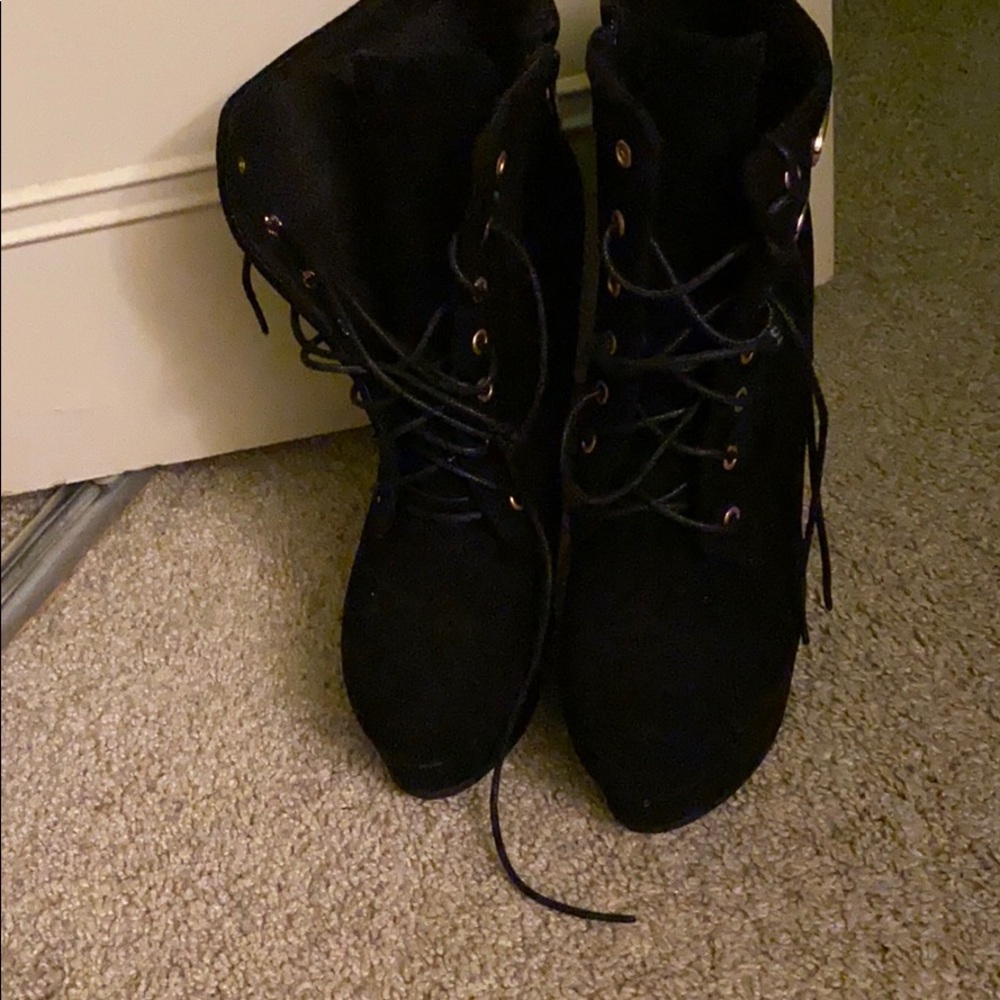 Boots - Picture 2 of 3